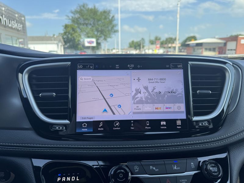 New 2025 Chrysler Pacifica SelectImage 22