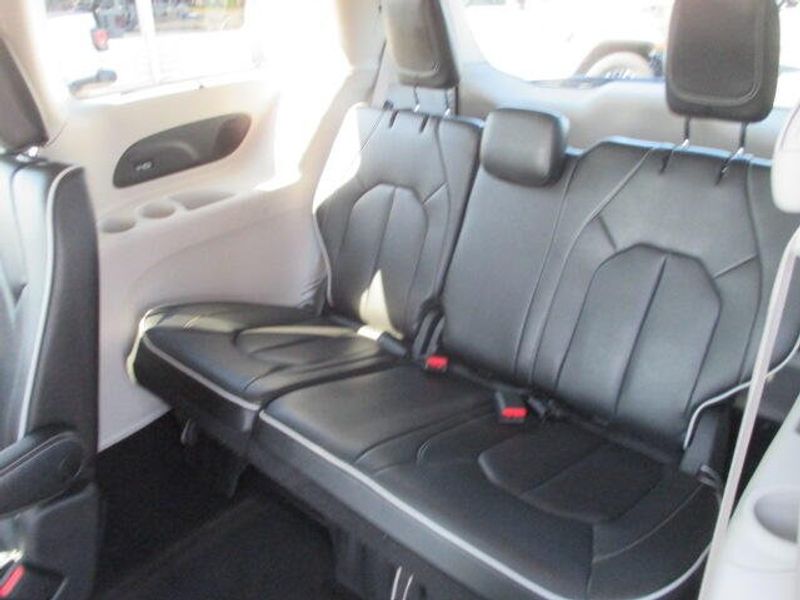 Used 2023 Chrysler Pacifica LimitedImage 25