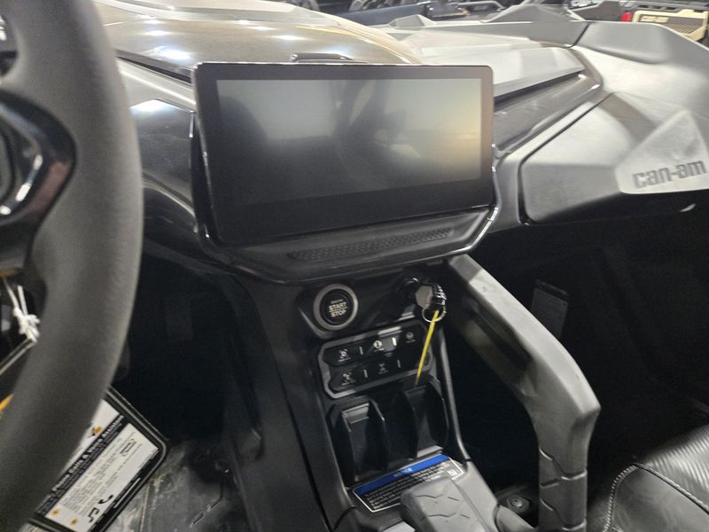 2025 Can-Am MAVERICK R X RS 999T DCT TRIPLE BLACK Image 19