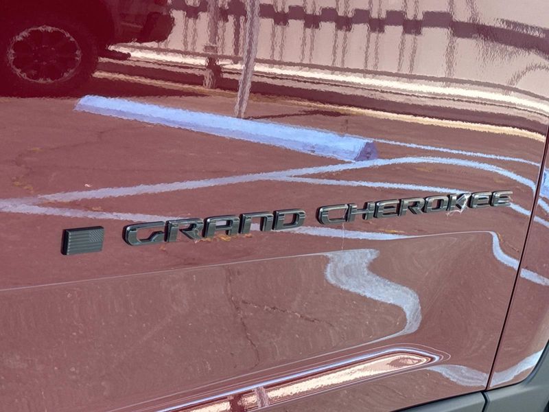 New 2026 Jeep Grand Cherokee L Laredo Altitude 4x2