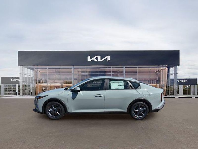 New 2026 Kia K4 LXSImage 7