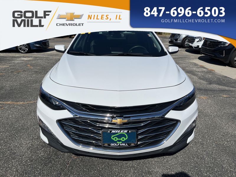 2024 Chevrolet Malibu 1LT photo 2