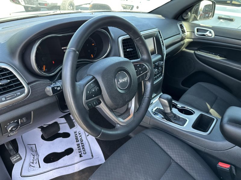 Used 2018 Jeep Grand Cherokee Laredo EImage 19