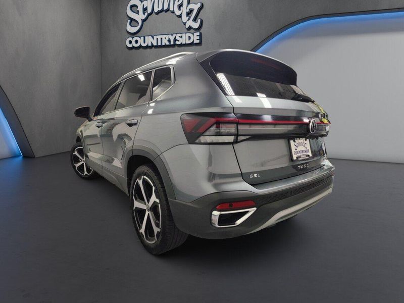 Used 2025 Volkswagen Taos SEL AWD w/Sunroof & NavImage 11