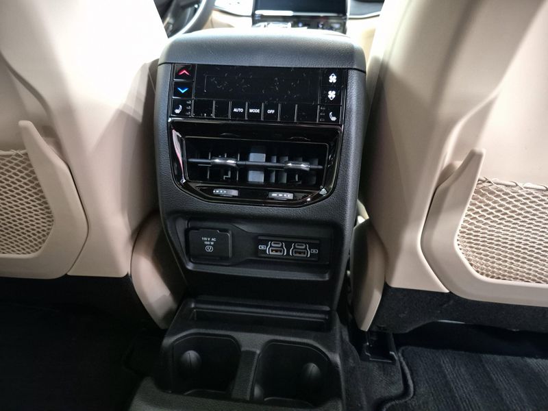 New 2025 Jeep Grand Cherokee L Limited 4x4Image 9