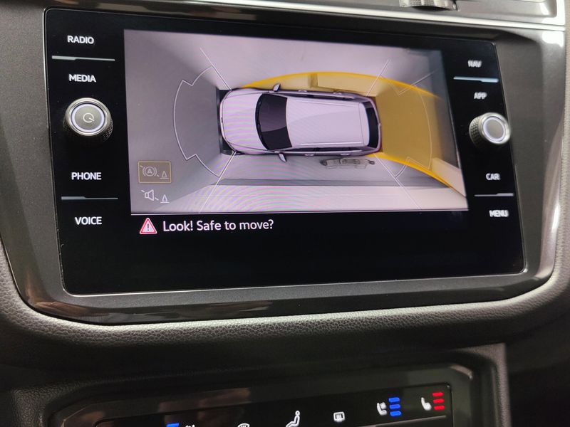 Used 2024 Volkswagen Tiguan AWD SEL R-Line w/Sunroof/NavImage 30