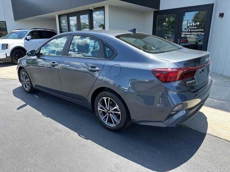 Used 2022 Kia Forte LXSImage 7