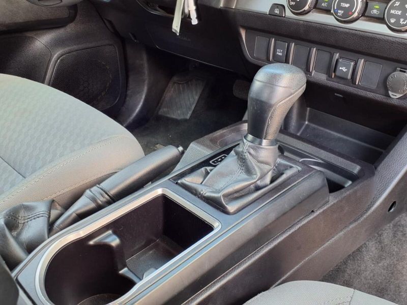 2022 Toyota Tacoma SR photo 12