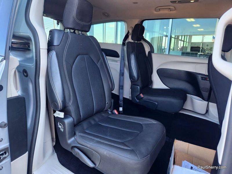 2022 Chrysler Voyager LXImage 38
