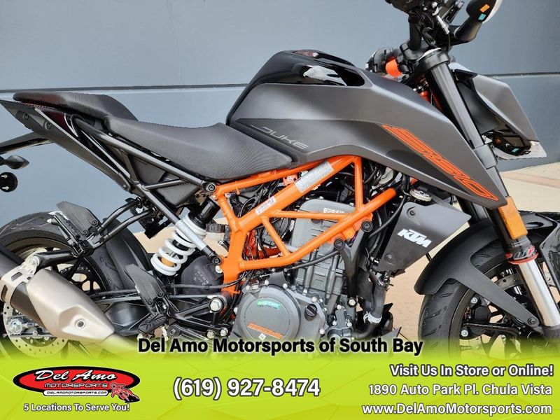 2023 KTM 390 DUKE  in a GREY exterior color. Del Amo Motorsports of South Bay (619) 547-1937 delamomotorsports.com 