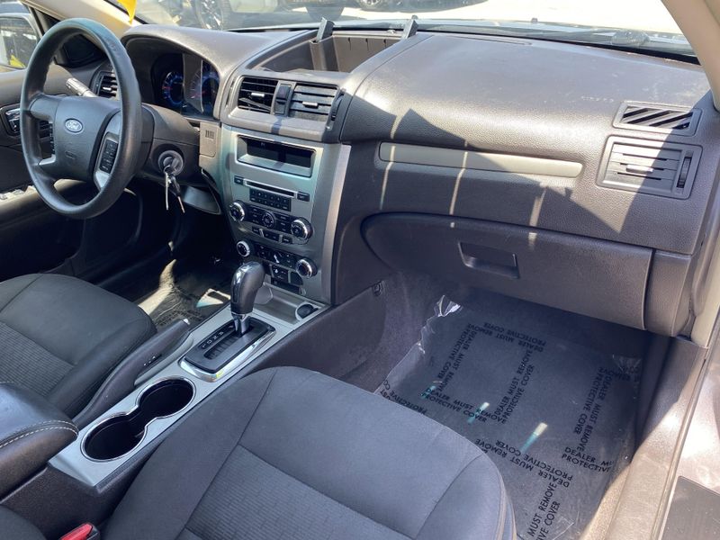 2011 Ford Fusion SEImage 10