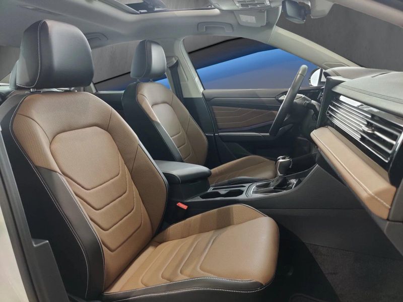 Used 2026 Volkswagen Jetta SEL w/Sunroof & NavImage 4