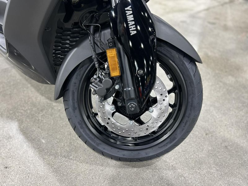 2025 Yamaha Xmax Image 15