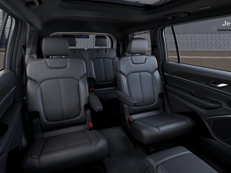 New 2026 Jeep Grand Cherokee L Limited Reserve 4x4Image 15