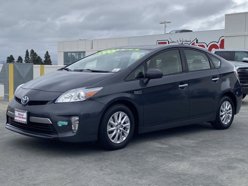 2014 Toyota Prius Plug-In BaseImage 8