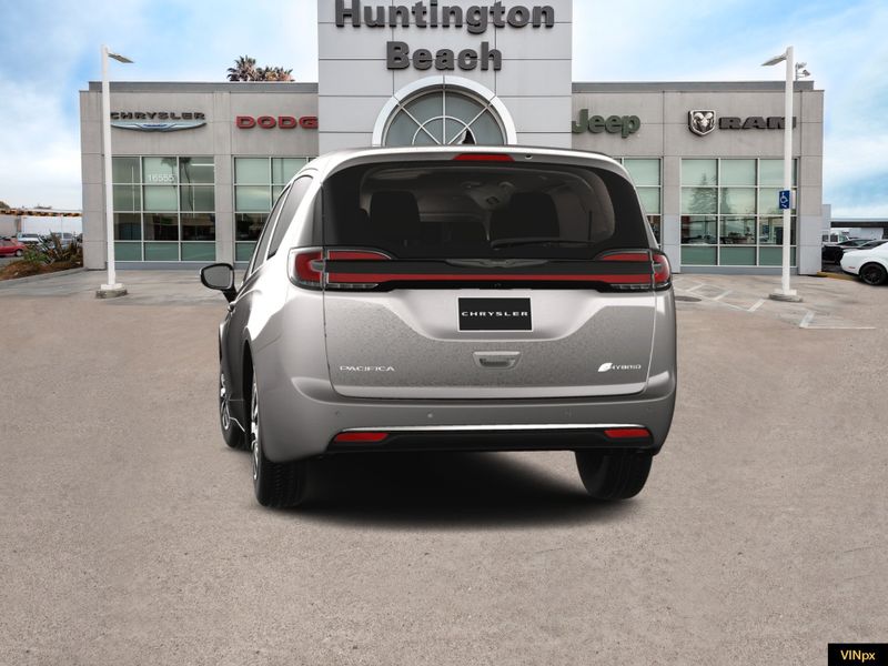 2024 Chrysler Pacifica Hybrid SelectImage 13