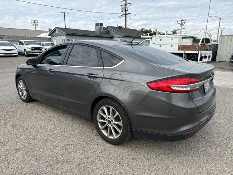 2017 Ford Fusion SEImage 7