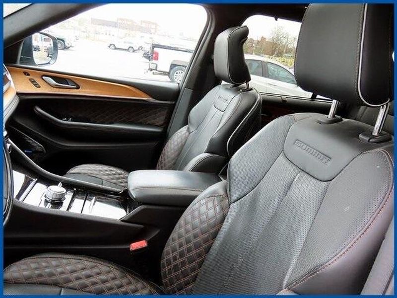 2022 Jeep Grand Cherokee SummitImage 14