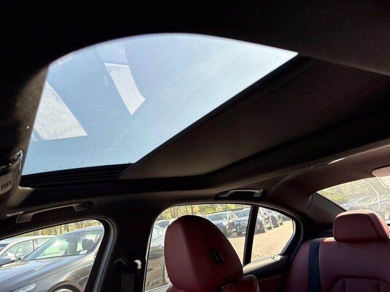 New 2026 BMW 3 Series 330i xDriveImage 19