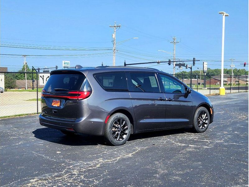 Used 2021 Chrysler Pacifica Touring L S