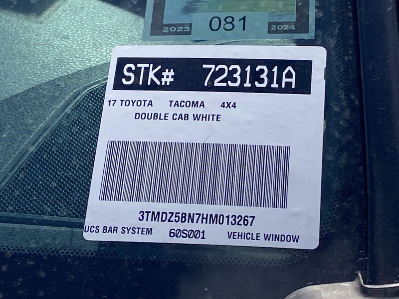 2017 Toyota Tacoma TRD SportImage 9