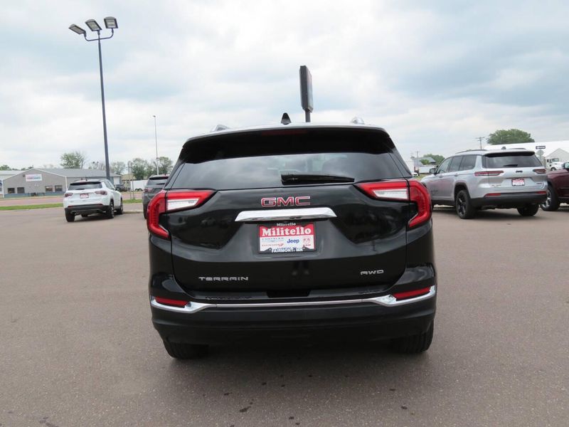2023 GMC Terrain SLT AWD 4dr SUVImage 3