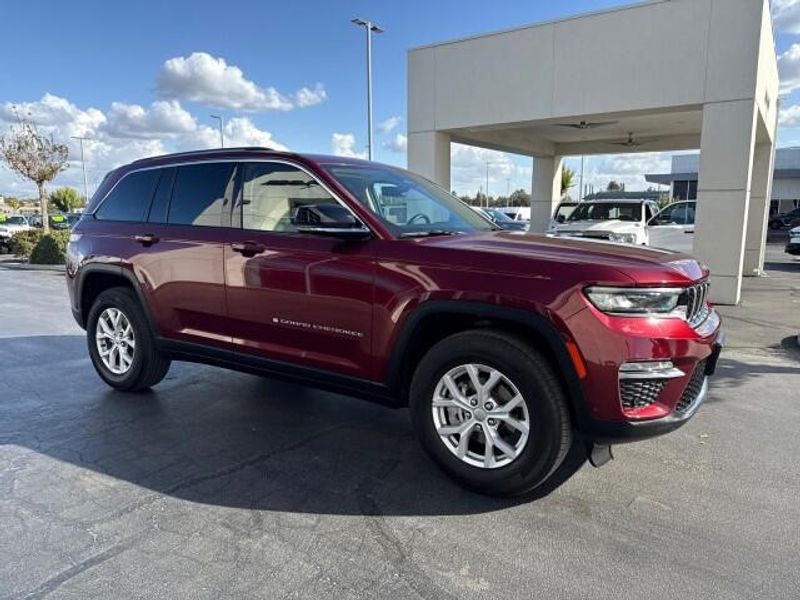 2022 Jeep Grand Cherokee Limited photo 3