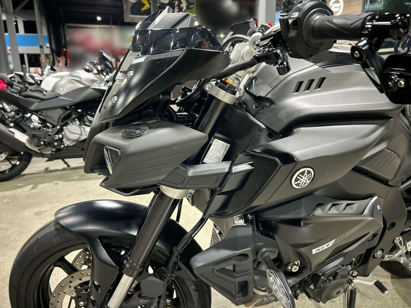 2019 Yamaha MT-10 Image 21