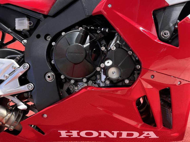 New 2025 Honda CBR1000RR-R FIREBLADE SP Image 21