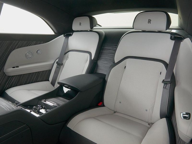 2025 Rolls-Royce Spectre Image 17