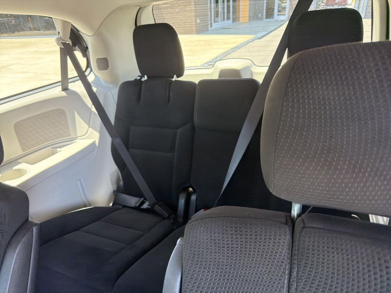 Used 2016 Dodge Grand Caravan SEImage 7