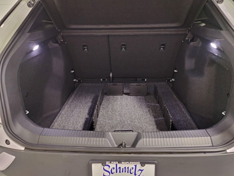 Used 2024 Volkswagen ID.4 62kWhImage 12