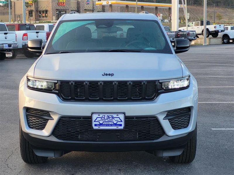 2025 Jeep Grand Cherokee Altitude X 4x4Image 2