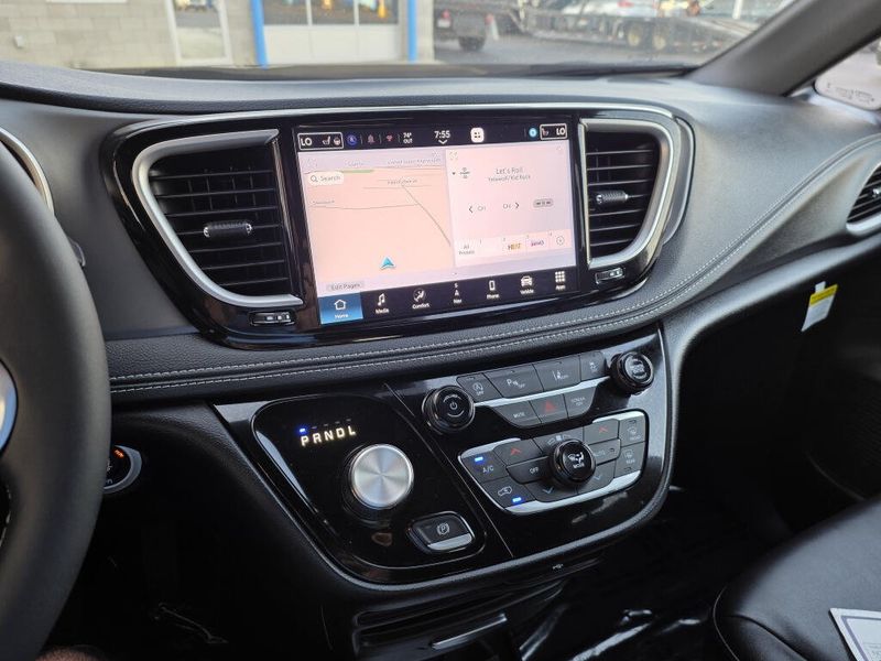 New 2027 Chrysler Pacifica Select