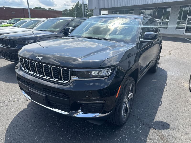 2025 Jeep Grand Cherokee L Limited 4x4Image 1