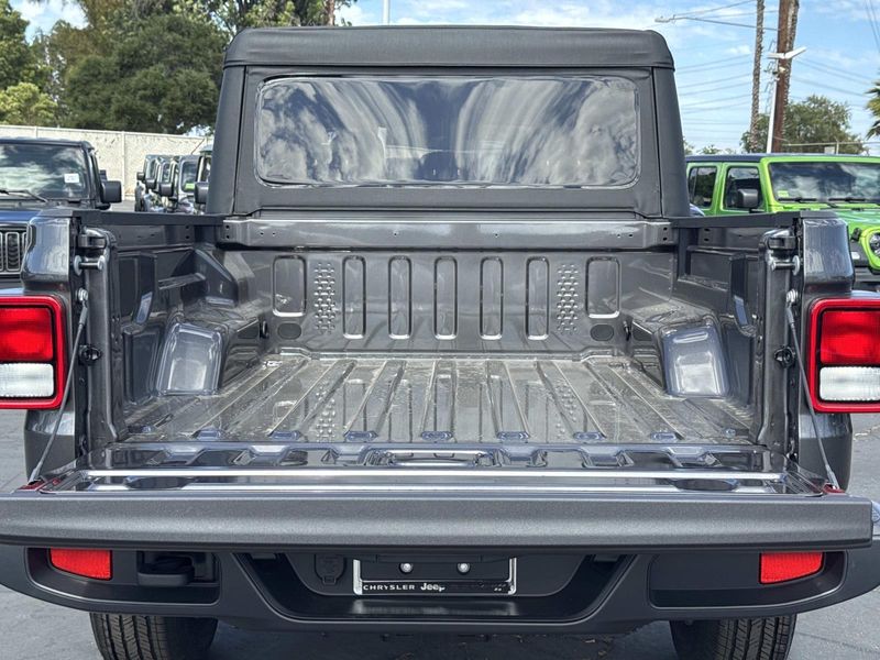 New 2026 Jeep Gladiator Sport S 4x4