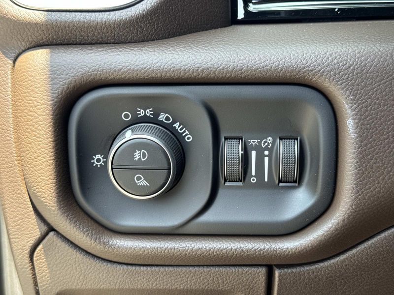 New 2026 RAM 1500 Laramie Crew Cab 4x4 5'7' Box