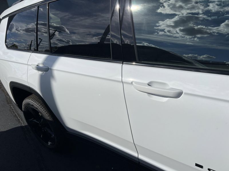 New 2025 Jeep Grand Cherokee L Limited 4x4Image 5