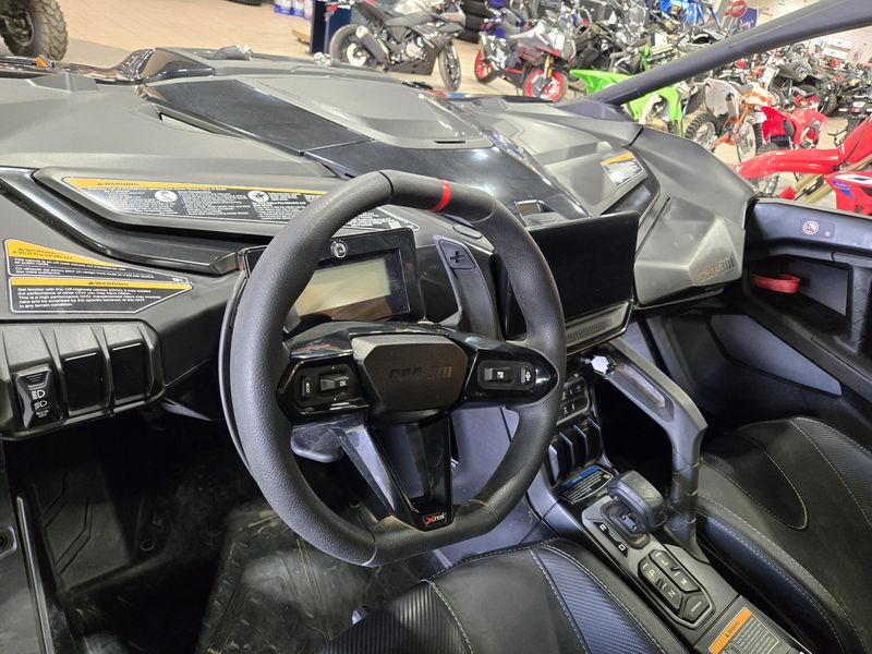 NEW 2026 CAN-AM MAVERICK R X RS 999T DCT Image 15