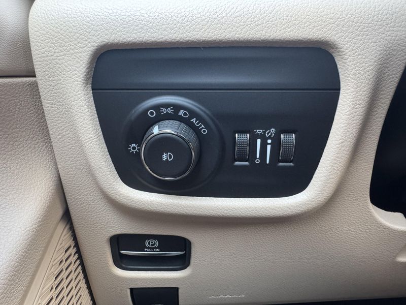 New 2025 Jeep Grand Cherokee LimitedImage 18