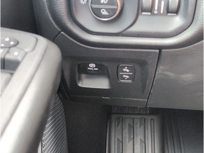 2025 RAM 1500 Big Horn Crew Cab 4x4 5