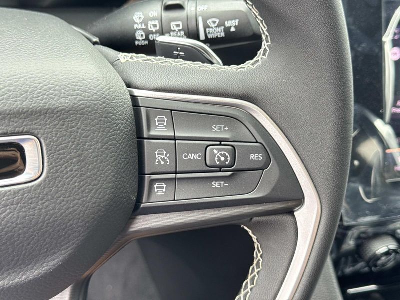 New 2026 Jeep Grand Cherokee L Laredo 4x2