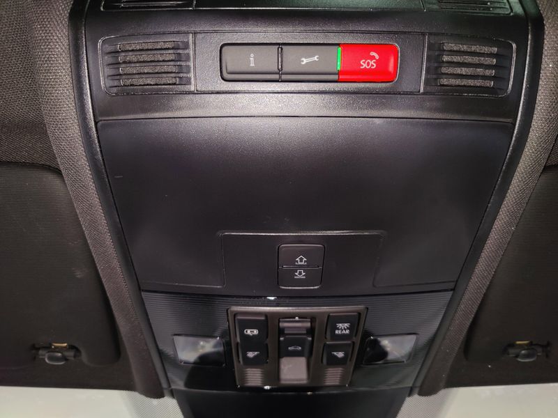 Used 2024 Volkswagen Tiguan AWD SEL R-Line w/Sunroof/NavImage 33