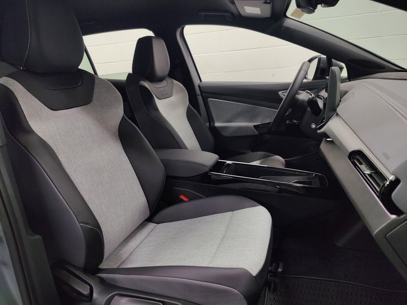 Used 2025 Volkswagen ID.4 Pro AWD 82kW Long RangeImage 5