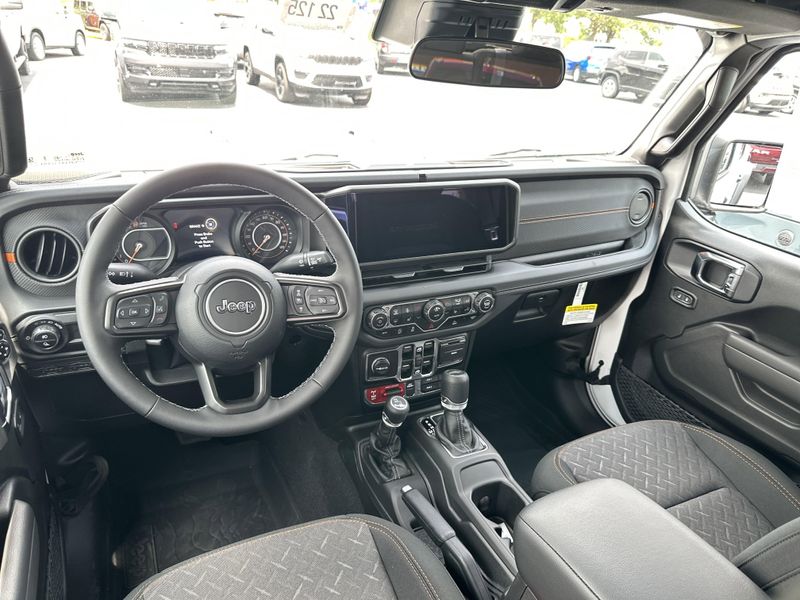 New 2025 Jeep Gladiator Mojave 4x4Image 16