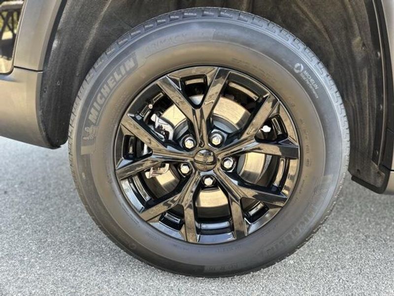 Used 2024 Jeep Grand Cherokee L AltitudeImage 16