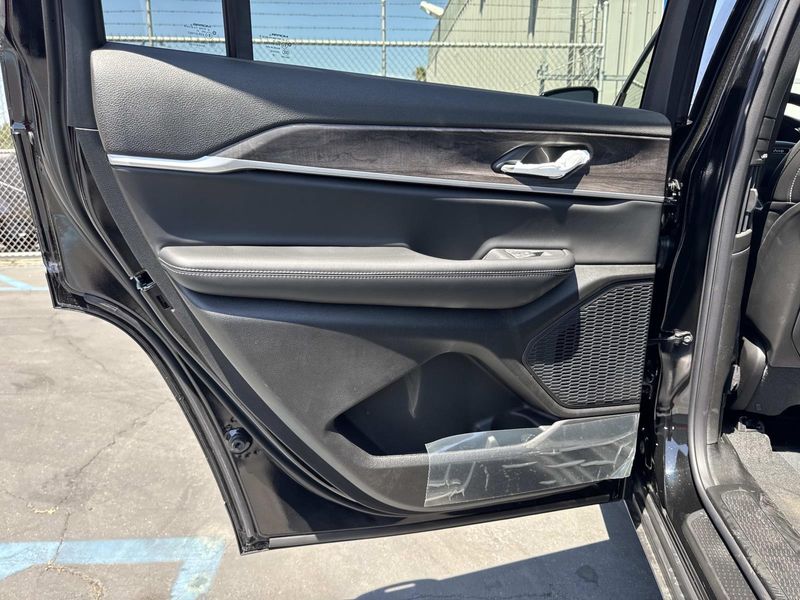 New 2026 Jeep Grand Cherokee L Laredo Altitude 4x2