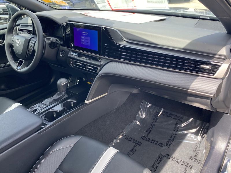 Used 2025 Toyota Camry SEImage 8