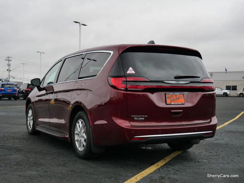 2023 Chrysler Pacifica Touring LImage 5
