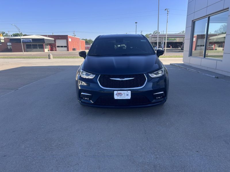 2025 Chrysler Pacifica Hybrid SelectImage 3